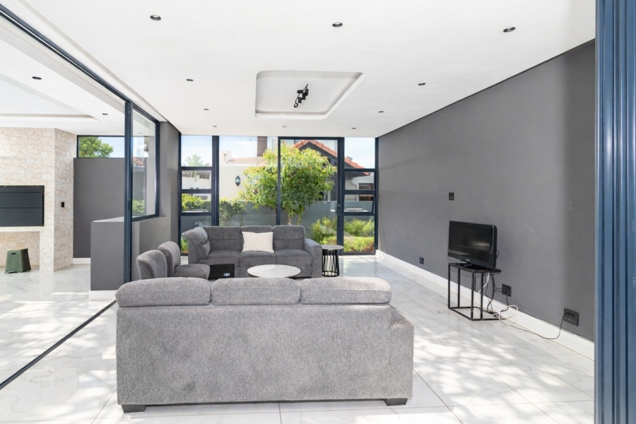 6 Bedroom Property for Sale in The Islands Estates North West